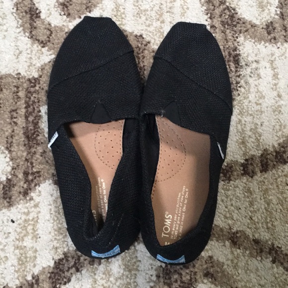 toms men's canvas shoes